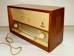 Радиоприемник старинный ламповый GRUNDIG (N300)