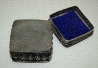 Шкатулка миниатюрная ручной работы (X425)