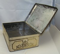 Коробка шкатулка жестяная старинная (X221)