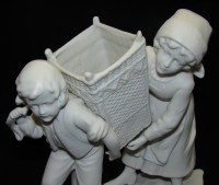Скульптура фарфоровая старинная Дети с корзиной (W331)
