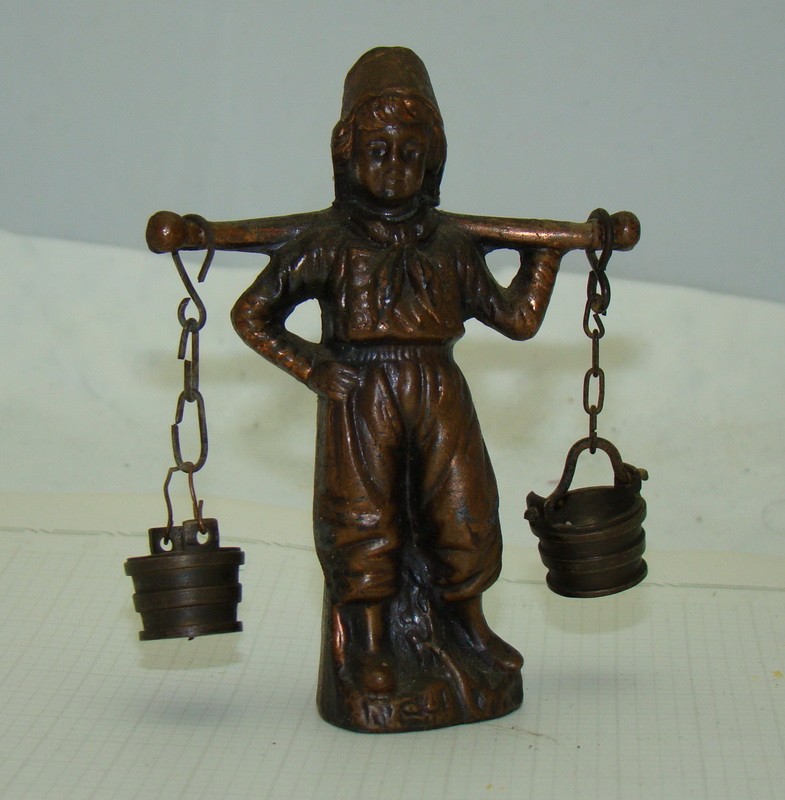 Фигурка "Мальчик с коромыслом" (V768)