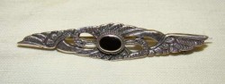 Брошь серебряная с камнем (H666)