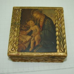 Шкатулка старинная "Дева Мария с младенцем" (U439)