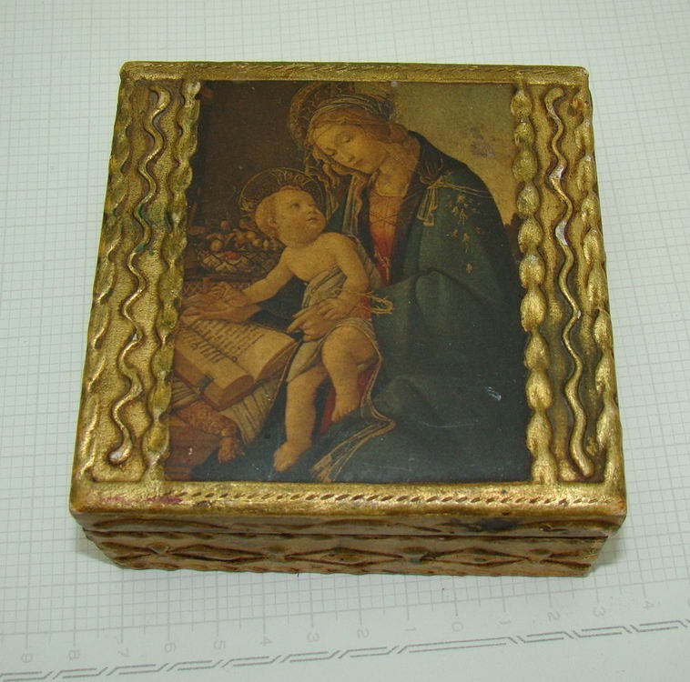Шкатулка старинная "Дева Мария с младенцем" (U439)