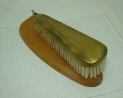 Щетка с подставкой (R975)