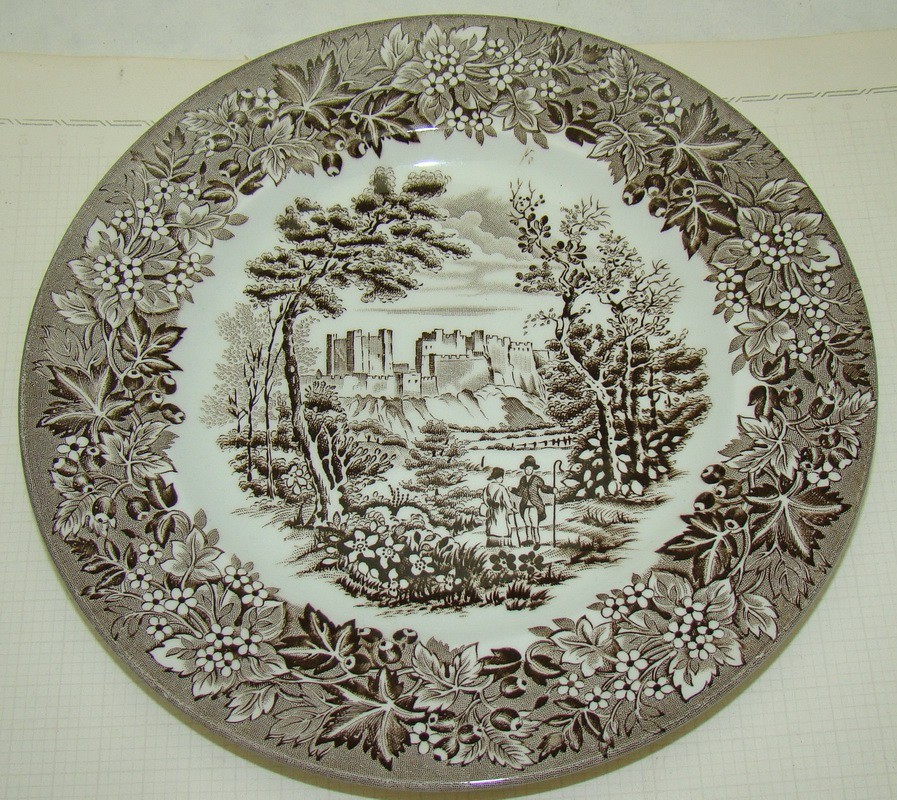 Тарелка фаянсовая Castles винтажная (V952)