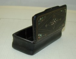 Шкатулка маленькая старинная (Q413)