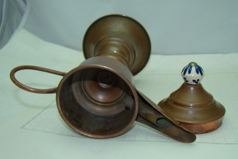 Масляная лампа старинная. Масляная лампа старинная. Фонарь керосинка. Керосиновая лампа индиана джонс. Лампа советская керосиновая 1р30коп.