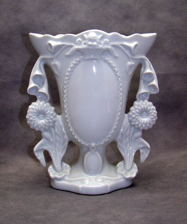 Ваза фарфоровая, старинная (V321)