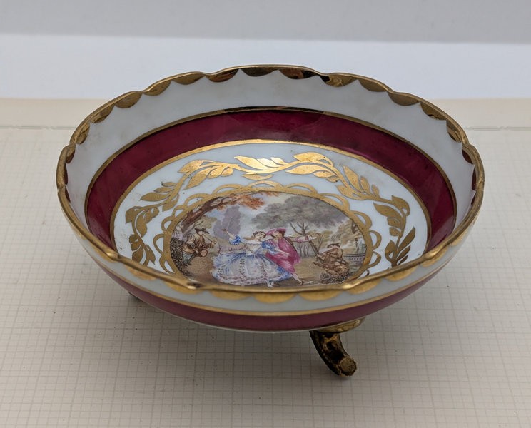 Limoges винтажная орешница розетка Галантная сцена (B133)