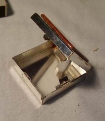 Пепельница карманная с откидной площадкой для сигареты (B722)