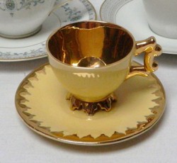 Чашка с позолотой (S372a)