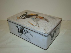 Коробка жестяная старинная "Скачки" (T265)