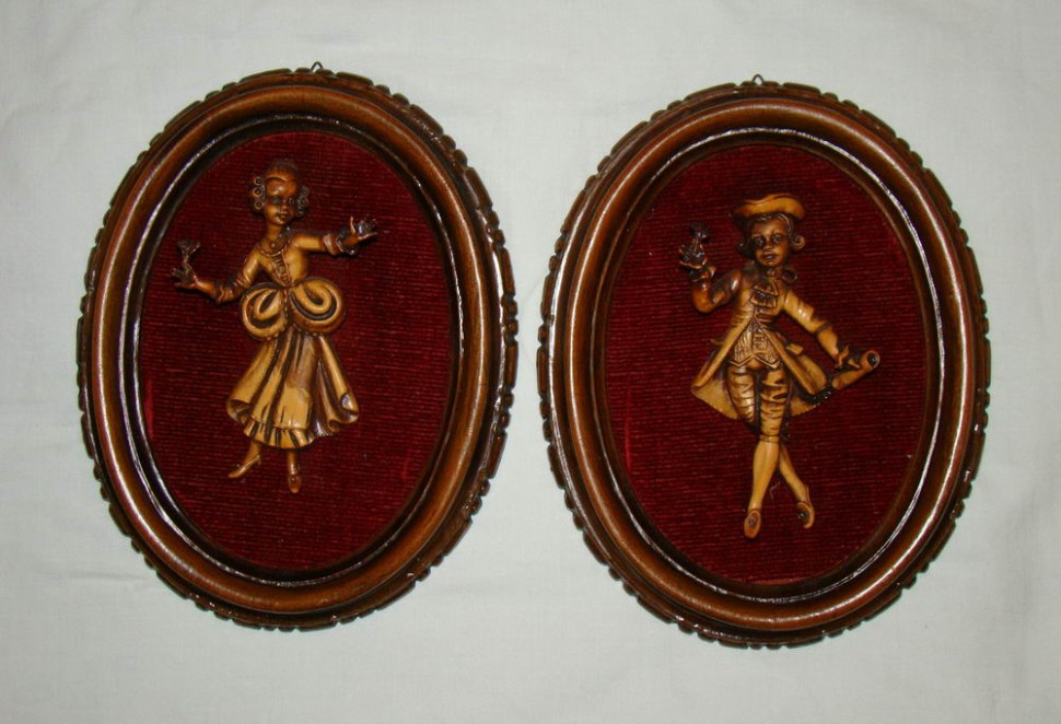 Скульптуры барельефы на рамках парные. (U131)