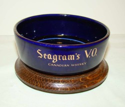 Лоток пепельница на подставке "Виски Seagrams" (T267)