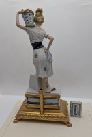 Статуэтка винтажная Девушка с корзиной цветов (A944)