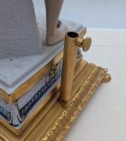 Статуэтка винтажная Девушка с корзиной цветов (A944)