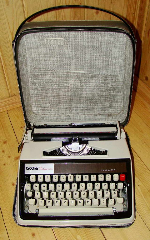 Печатная пишущая машинка BROTHER (D543)