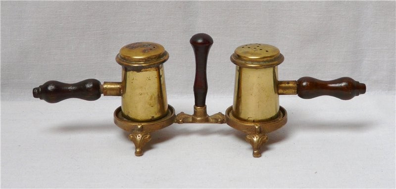 Солонка и перечница на подставке (K456)
