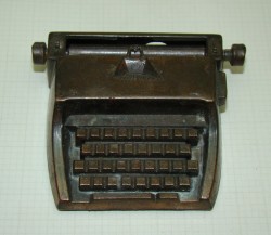 Точилка коллекционная Пишущая машинка (Q172)
