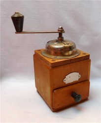 Кофемолка старинная (J981)