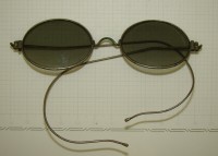 Очки старинные солнцезащитные с дефектом (Q906)