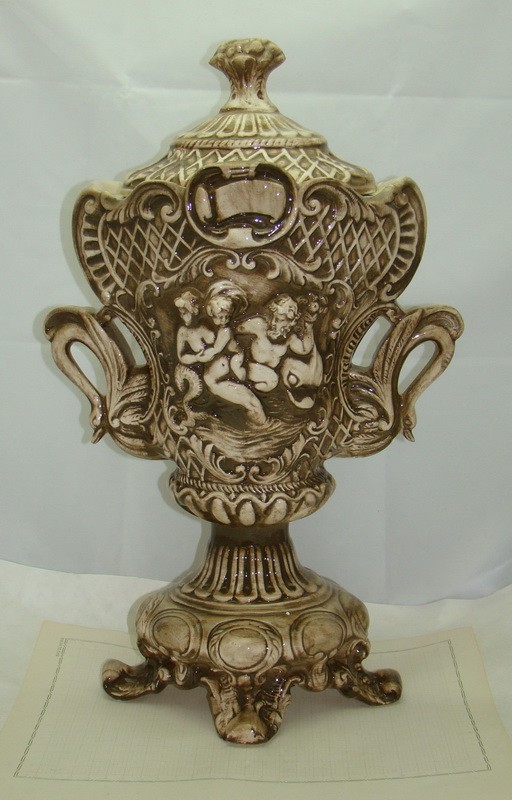 Ваза с крышкой большая (V661)