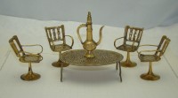 Миниатюры Стол со стульями и кумган кукольные (P821)