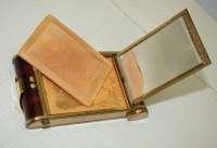 Пудреница старинная с маникюрным набором и помадницей (N230)