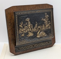 Газетница полочка для писем и газет с чеканкой Лебеди (B055)