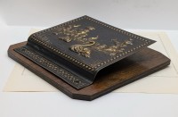 Газетница полочка для писем и газет с чеканкой Лебеди (B055)