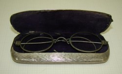 Очки старинные с футляром (Q910)