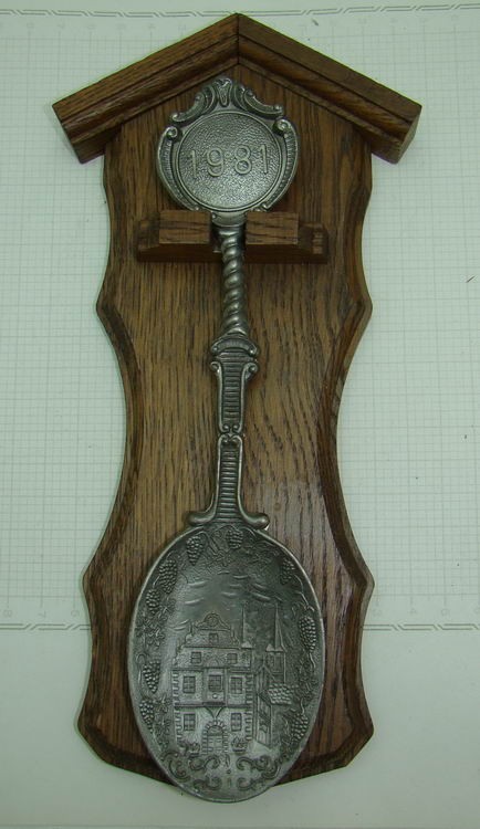 Ложка на подставке на стену (R637)