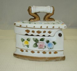 Утюжок декоративный фарфоровый (Y931)