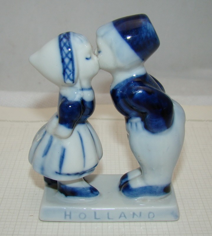 Фигурка фарфоровая голландский сувенир (M575)