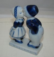 Фигурка фарфоровая голландский сувенир (M575)