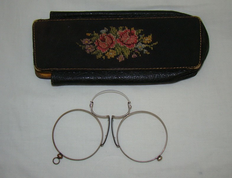 Оправа старинного пенсне в футляре (R446)