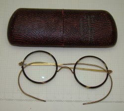 Очки старинные с футляром (Q912)