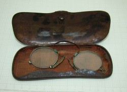 Пенсне старинное в футляре (R826)