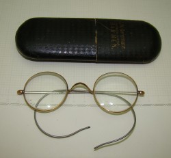Очки старинные с футляром (Q914)