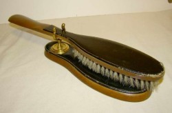 Щетка с рожком для обуви на подставке (F878)