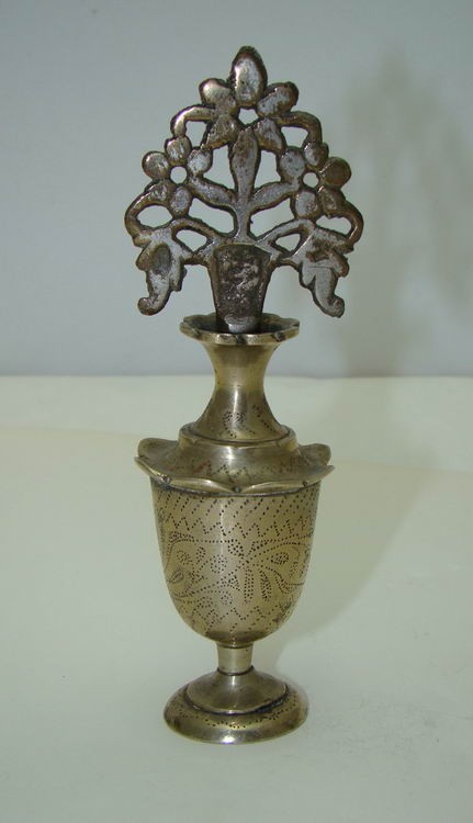 Флакон парфюмерный старинный (R467)