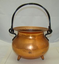 Кашпо медное на ножках (Q253)