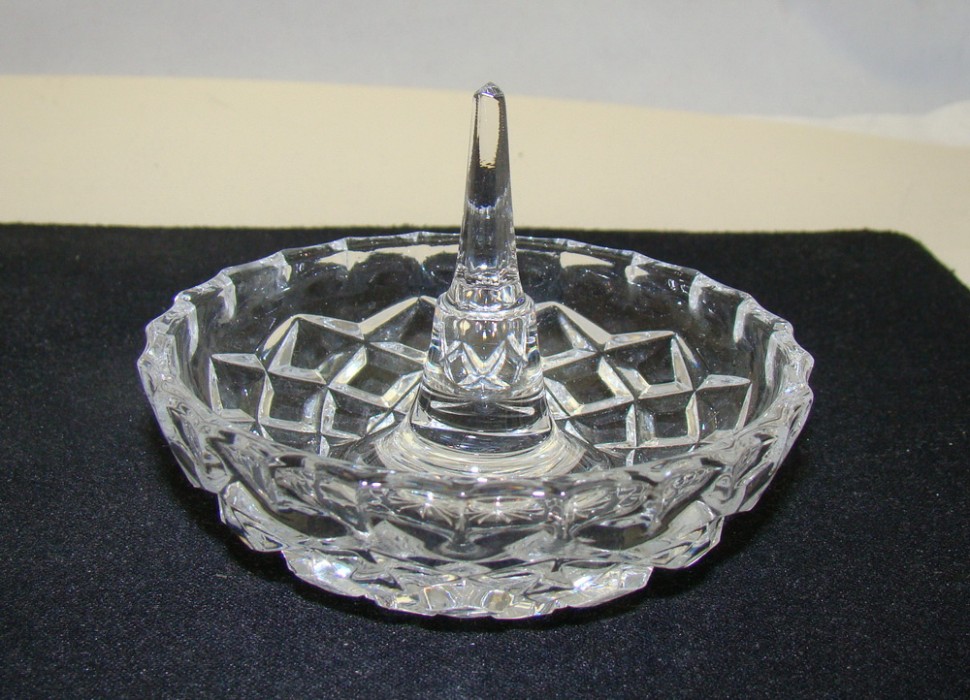 Подставка для кольца хрустальная (Q364)