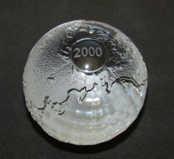 Хрустальный шар сувенир Земля 2000 (Y839)