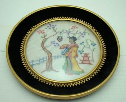 Тарелка с вышивкой на стену (U274)