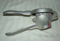 Соковыжималка - пресс для лимонов и др. цитрусовых (H030)