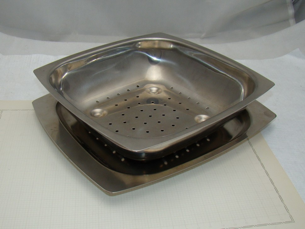 Емкость лоток перфорированный с подносиком-крышкой (M780)