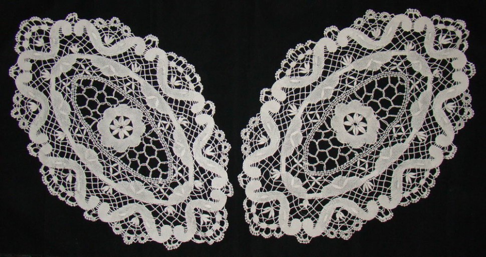Салфетки, фламандское кружева 2 шт. (U796)