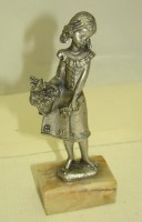 Фигурка статуэтка Девочка с цветами (X364)